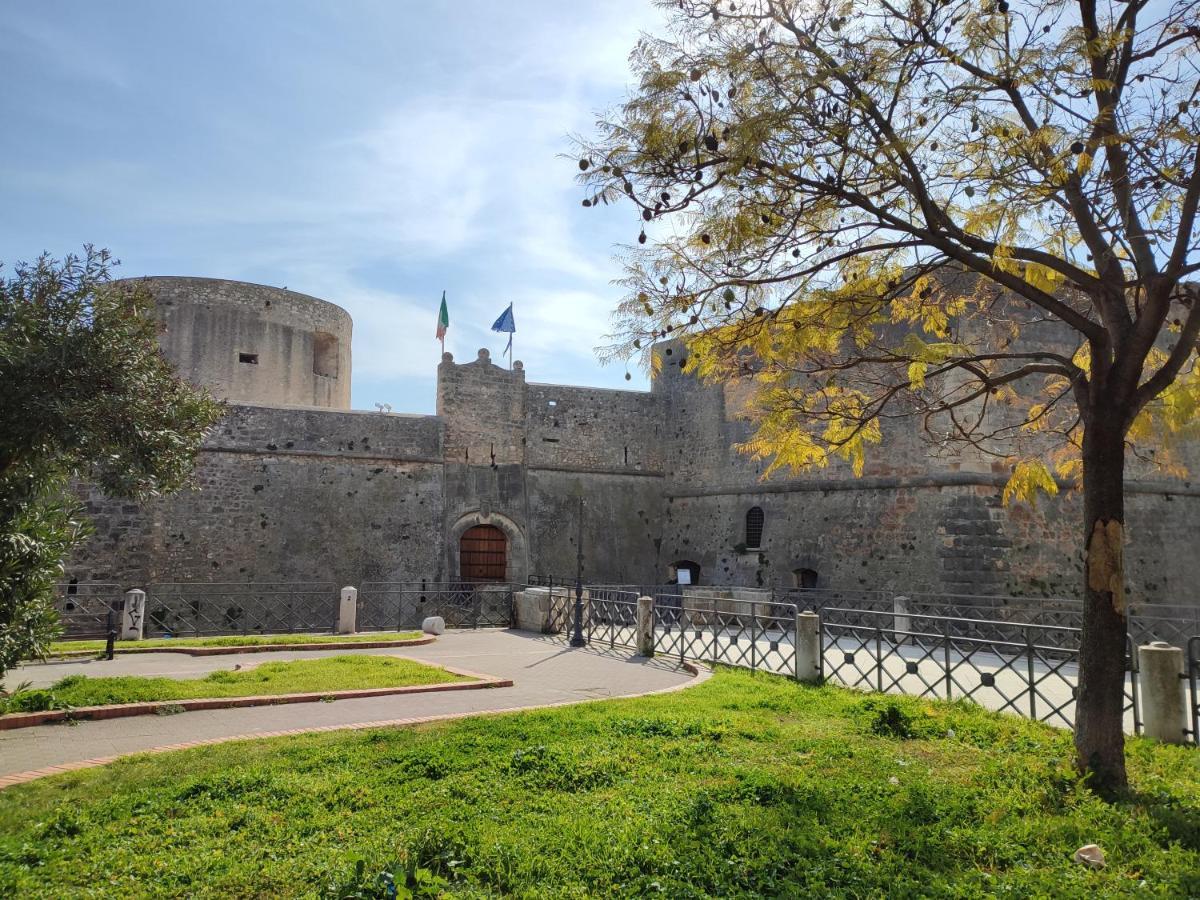 Dimora Della Marchesa - Al Duomo Apartman Manfredonia Kültér fotó